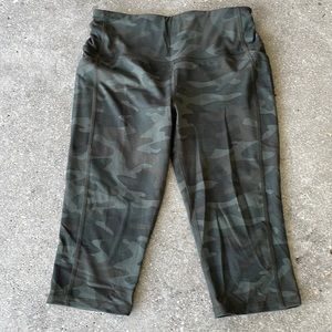 DSG camo capri leggings Small